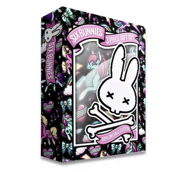 Baby Gift Set Onesie Bib Hat Unicorns Rainbows Hearts Colorful Infant Outfit NWT - Picture 2 of 2